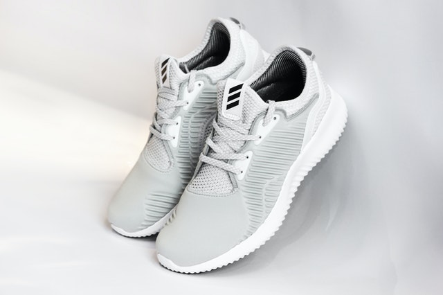 Limpiar zapatillas blancas con productos caseros