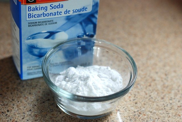 Bicarbonato de sodio para quitar manchas de aceite